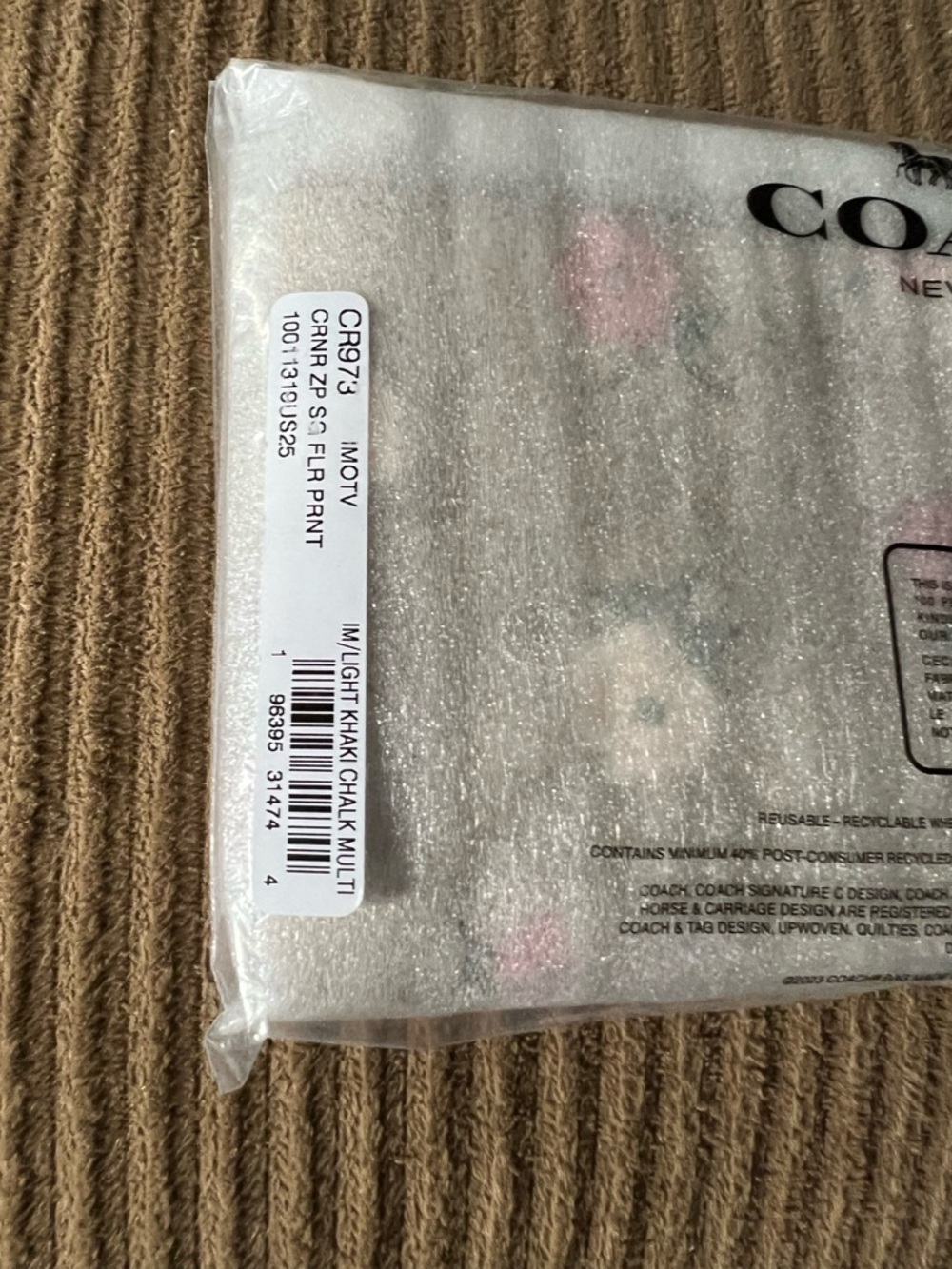 Coach Corner Zip Wristlet
In Signature Canvas With Floral Print NWT - Picture 5 of 5